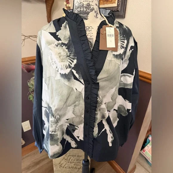 ✨NWT - Anthropologie Forever That Girl Printed Motif Ruffle Buttondown Blouse✨ - Picture 4 of 12
